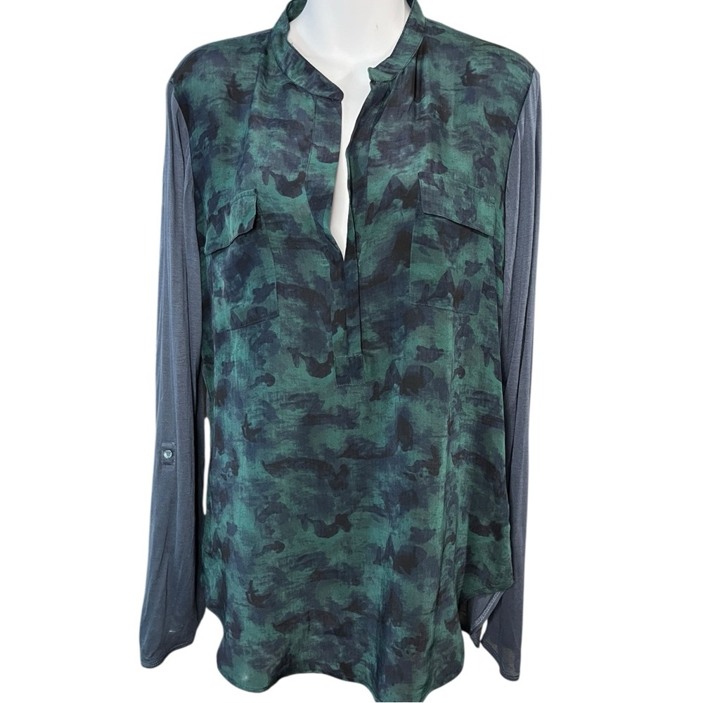Aritiza Babaton Silk Green and Gray Abstract Women's Top